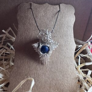 Anhänger versilberter Kupferdraht mit Lapislazuli