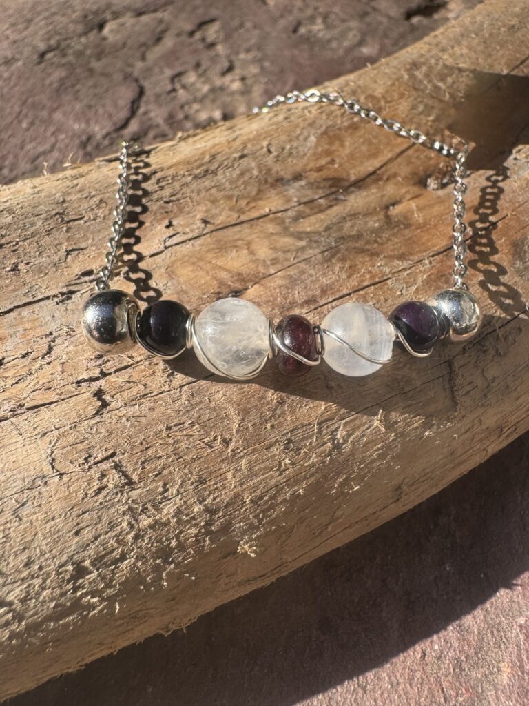 Armband Purpurit, Regenbogen‑Mondstein, Granat