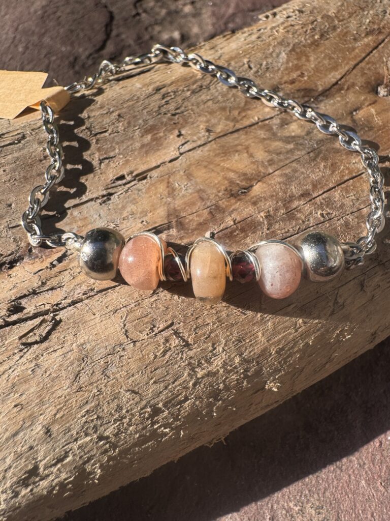 Armband Mondstein und Granat