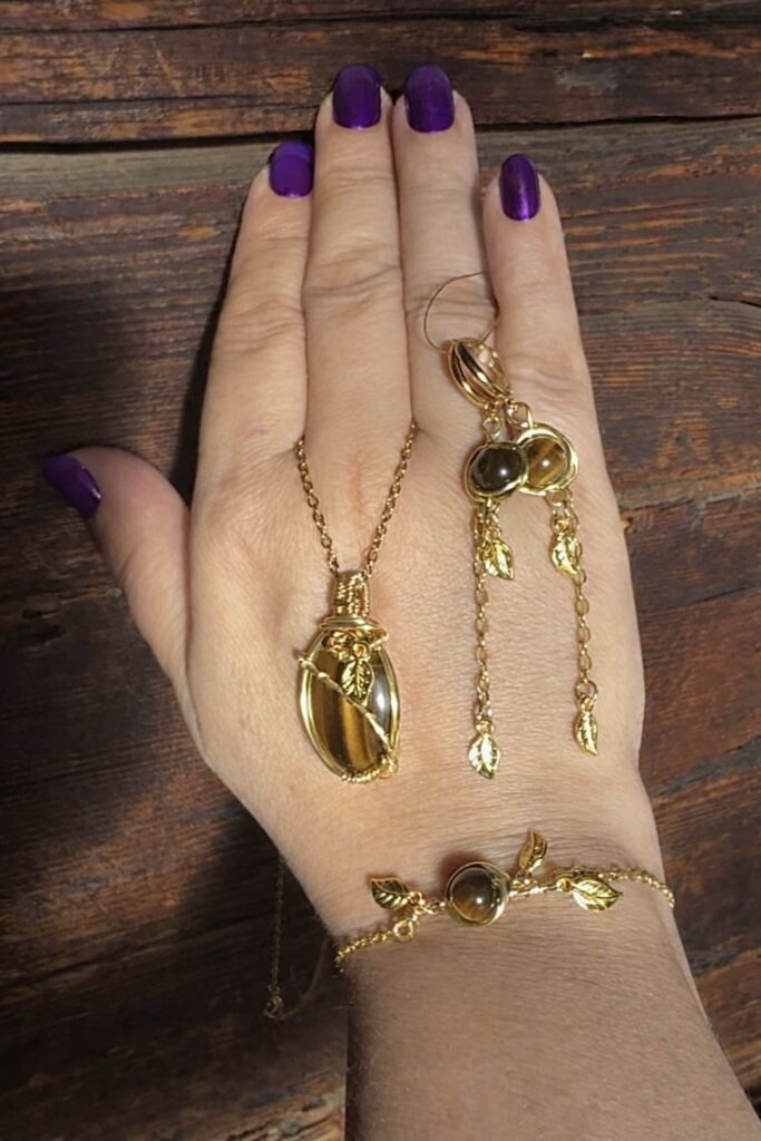 Goldschmuck mit Tigerauge – handgefertigte Energie in jedem Detail